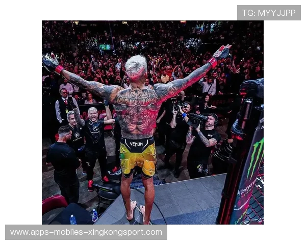 UFC震撼表演:一击震碎木板的极限力量 UFC震撼表演:一击震碎木板的极限力量