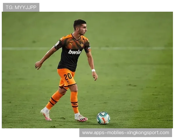 费兰托雷斯右路加速突进:巴萨攻势如潮的序章 费兰托雷斯右路加速突进:巴萨攻势如潮的序章